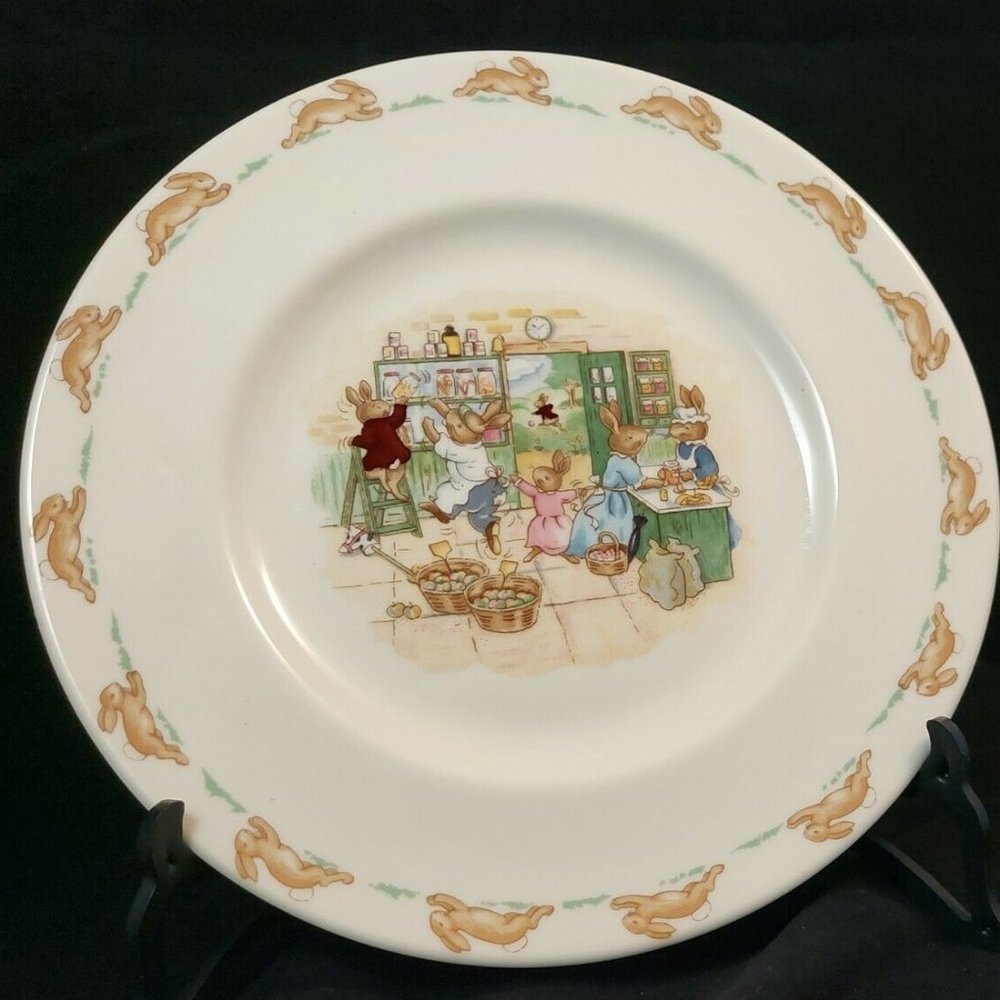 Royal Doulton BUNNYKINS  Helping in the kitchen Bone China 8" Plate Pink dot